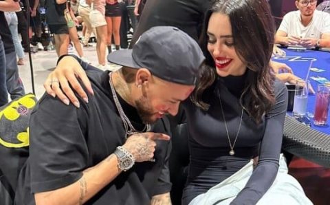 Avião, helicóptero e van! Neymar chega à maternidade de Bruna Biancardi para ver a filha no melhor estilo Hollywoodiano.