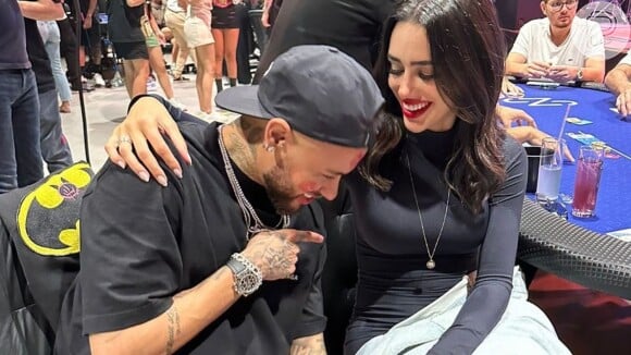 Avião, helicóptero e van! Neymar chega à maternidade de Bruna Biancardi para ver a filha no melhor estilo Hollywoodiano.