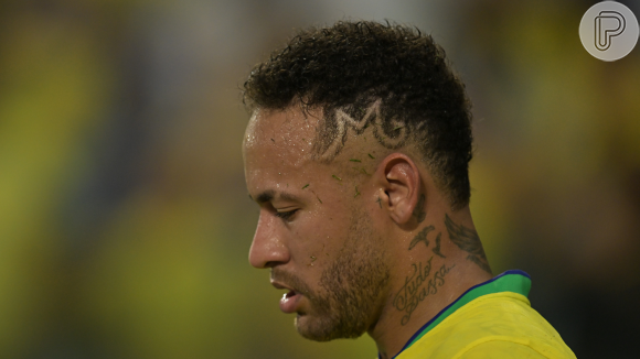 Neymar dá festinha regada a mulheres 6 dias após o nascimento da filha, diz perfil