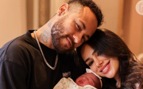 Neymar reencontra Bruna Biancardi e a filha após lesão no joelho. Foto!