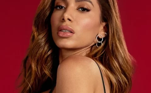 Como é viajar com Anitta? Influenciador Juliano Floss entrega detalhes: ‘Pede a comida de todo mundo’
