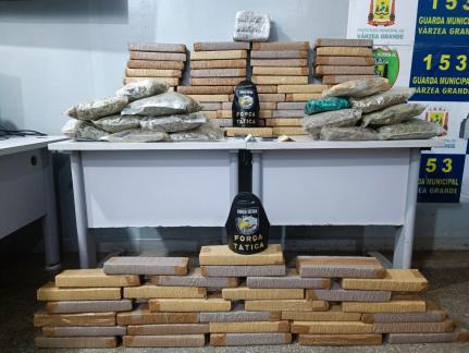 TRÁFICO DE DROGAS: Polícia prende trio com 81 tabletes de maconha em bairro de Várzea Grande