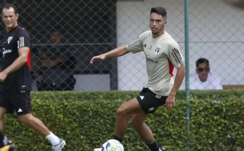 Com Rafinha suspenso, Raí Ramos pode voltar a ser relacionado por Dorival