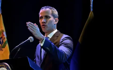 Venezuela emite mandado de prisão contra Guaidó
