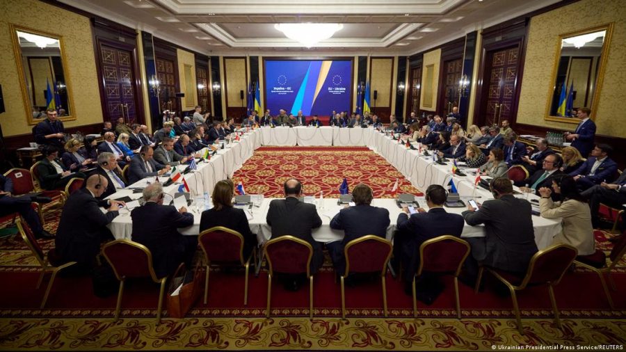 Em Kiev, Ministros da UE asseguram apoio longevo à Ucrânia