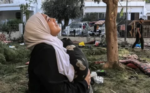 O conflito de versões sobre a explosão em hospital de Gaza