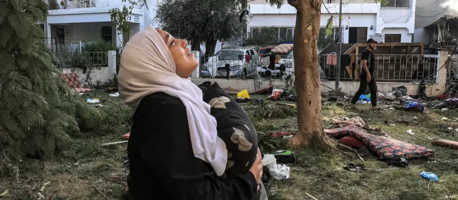 O conflito de versões sobre a explosão em hospital de Gaza