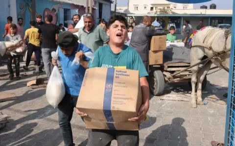 Em busca de comida, multidão invade armazéns da ONU em Gaza