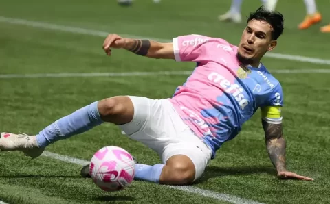 Capitão do Palmeiras minimiza atrito entre Veiga e Rony: “Situação normal de jogo”