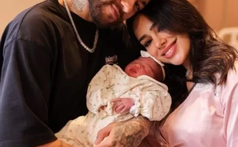 Neymar e Bruna Biancardi postam as primeiras fotos da filha Mavie