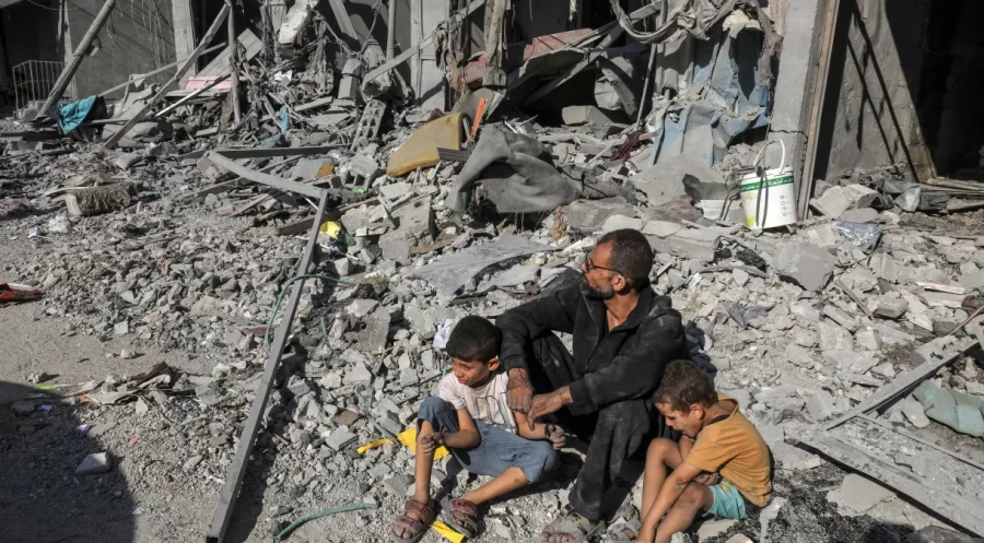 Crise humanitária se aprofunda em Gaza enquanto Israel retalia o Hamas com bombardeios