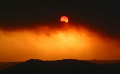 Tudo o que você precisa saber para ver o eclipse solar neste sábado