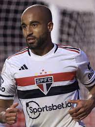 Vou tomar a decisão com calma, diz Lucas sobre futuro no São Paulo