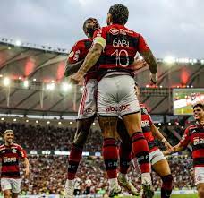 Arrascaeta celebra vitória do Flamengo em clássico e mira título do Brasileirão: “Não pode sonhar só com Libertadores”
