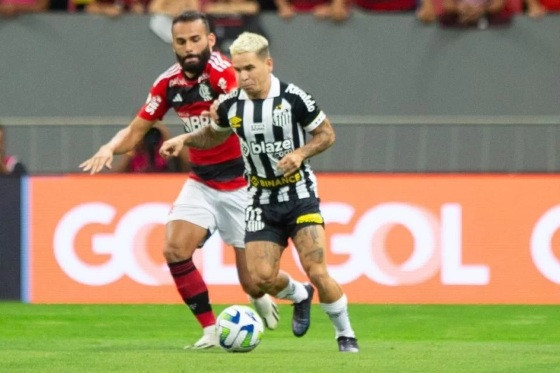 CAMPEONATO BRASILEIRO:   Santos vence o Flamengo de virada e se afasta da zona de rebaixamento do Brasileirão