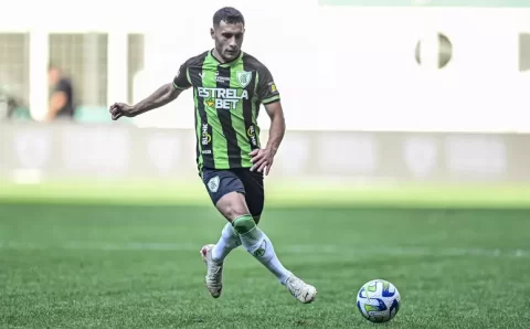 Monitorado pelo São Paulo, Martínez é lider em desarmes, dribles e assistências no América-MG