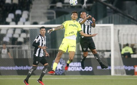 CAMPEONATO BRASILEIRO:   Após levar 3 no 1º tempo, Palmeiras vira sobre o Botafogo e incendeia o Brasileiro