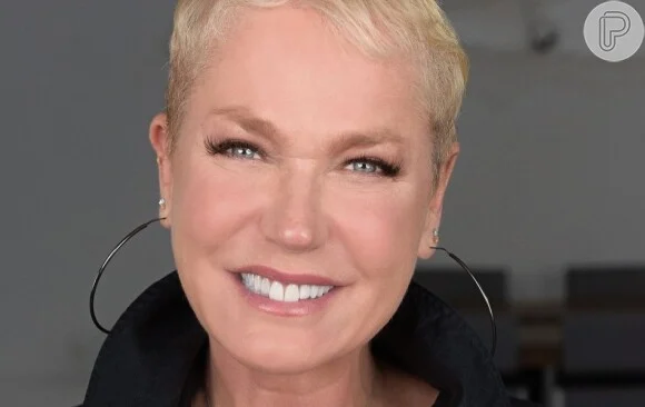 “.Xuxa destrona Gisele Bündchen e Grazi Massafera e é escolhida como uma das mulheres mais sexys do mundo aos 60 anos