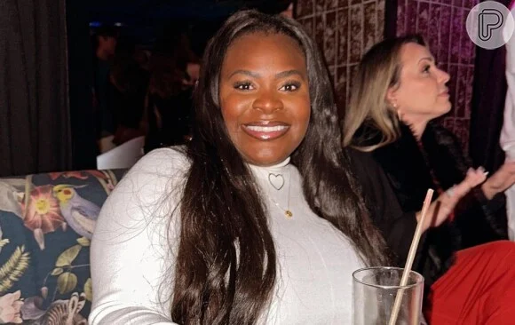 Jojo Todynho brilha em look all white coladinho após emagrecimento por ciruriga bariátrica e web elogia: ‘Evolução’