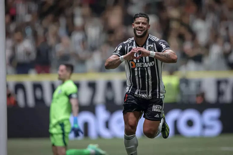 Hulk marca 400º gol da carreira, Atlético-MG bate o Goiás e segue na briga pelo G4 do Brasileirão