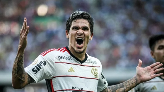 CAMPEONATO BRASILEIRO:   Flamengo desencanta no Brasileirão e impõe a quarta derrota seguida ao Fortaleza