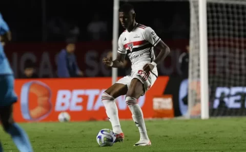 Arboleda volta ao time titular do São Paulo com atuação segura diante do Cruzeiro
