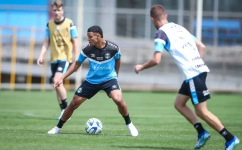 De olho na liderança, Grêmio começa preparação para duelo contra o Corinthians