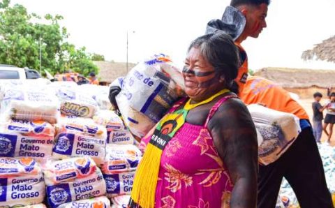 MT:  ASSISTÊNCIA SOCIAL:   SER Família Indígena entrega mil cestas de alimentos, kits de higiene e cobertores em aldeia do Xingu