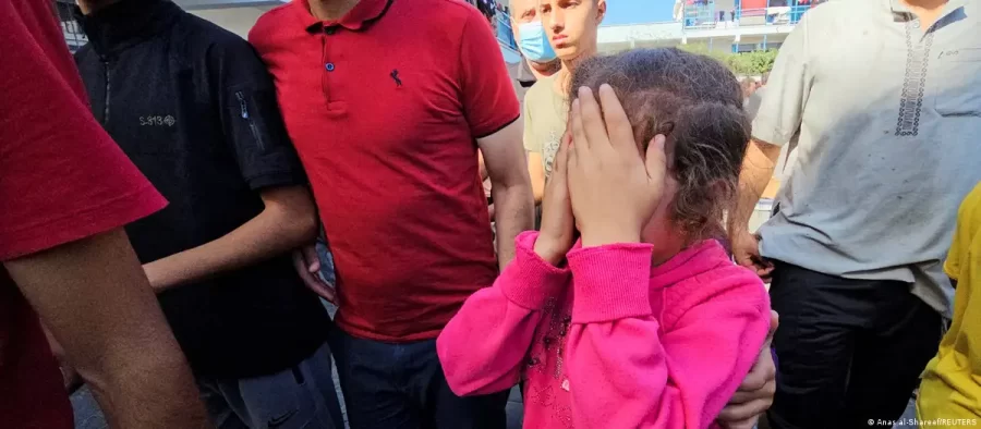 Escola da ONU que abriga civis é bombardeada em Gaza
