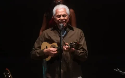 Paulinho da Viola tem “boa evolução” no 1º dia após cirurgia, diz boletim médico