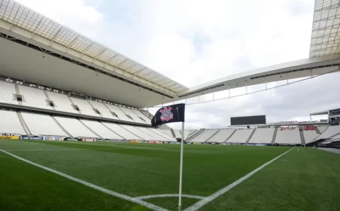 Corinthians perde do Botafogo na Arena e entra na zona de rebaixamento do Brasileiro