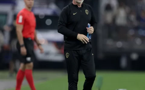 Mano elogia entrega do Corinthians na vitória contra o Grêmio e justifica mudanças no time