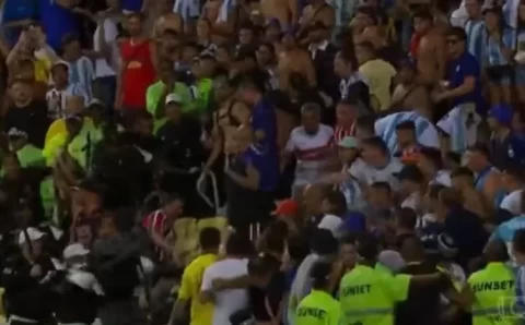 Pancadaria no Maracanã atrasa Brasil x Argentina; jogadores pedem calma