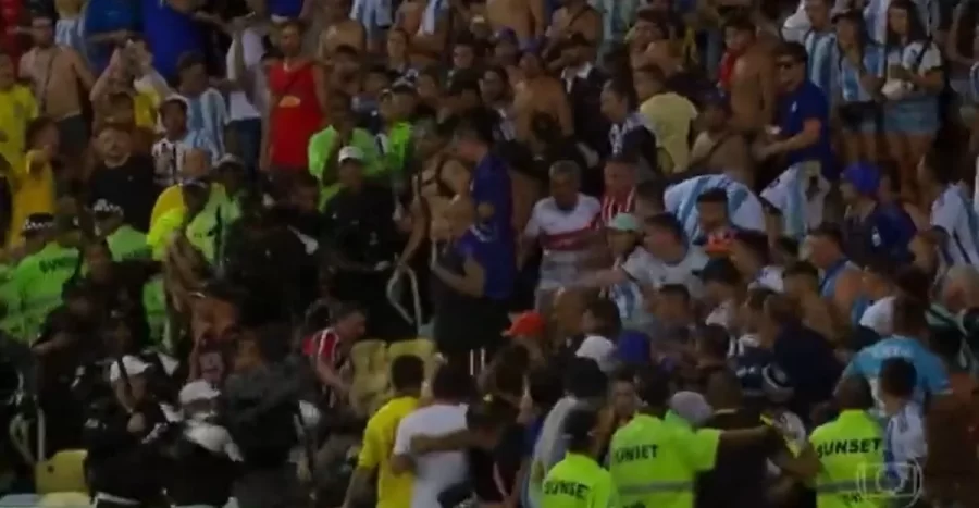 Pancadaria no Maracanã atrasa Brasil x Argentina; jogadores pedem calma