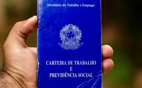 Taxa de desemprego cai 0,4 p.p. e fica em 7,7% no 3º trimestre