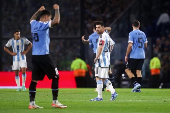 ELIMINATÓRIAS SUL AMERICANA:   Argentina vê série de vitórias chegar ao fim com revés para o Uruguai e tem liderança ameaçada