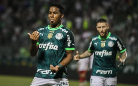 Palmeiras faz três no Internacional e dorme na liderança do Campeonato Brasileiro
