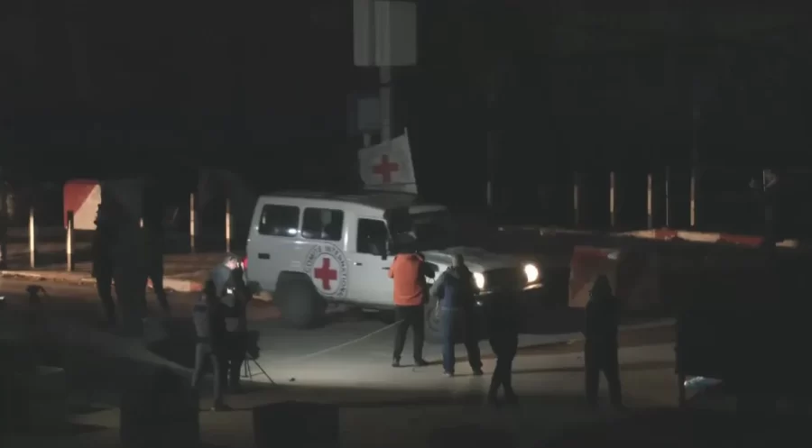 Cruz vermelha diz que segundo grupo reféns estão a caminho da passagem de Rafah