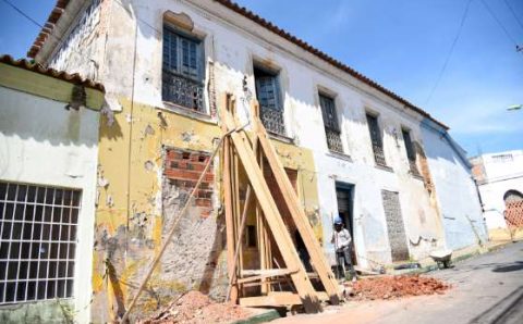 MT:   CENTRO HISTÓRICO:     Chuvas expõem antigo cenário de degradação dos casarões históricos