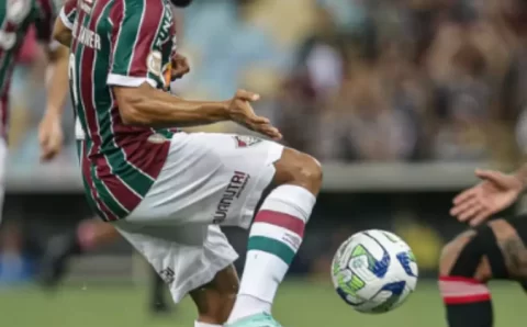 Após três jogos seguidos, Samuel Xavier pode reforçar Fluminense contra o Grêmio