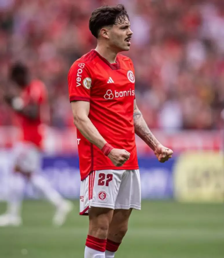 Corinthians sonda situação do meia Maurício, do Internacional