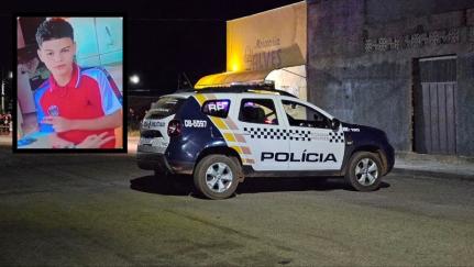 NA PORTA DE MERCEARIA: Menor é assassinado após postar foto fazendo sinal de facção com os dedos