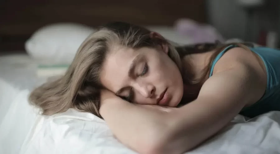 Fala durante o sono? Veja possíveis causas e como resolver