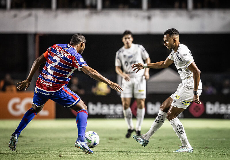 Santos perde do Fortaleza e é rebaixado à Série B do Brasileirão pela 1ª vez na história