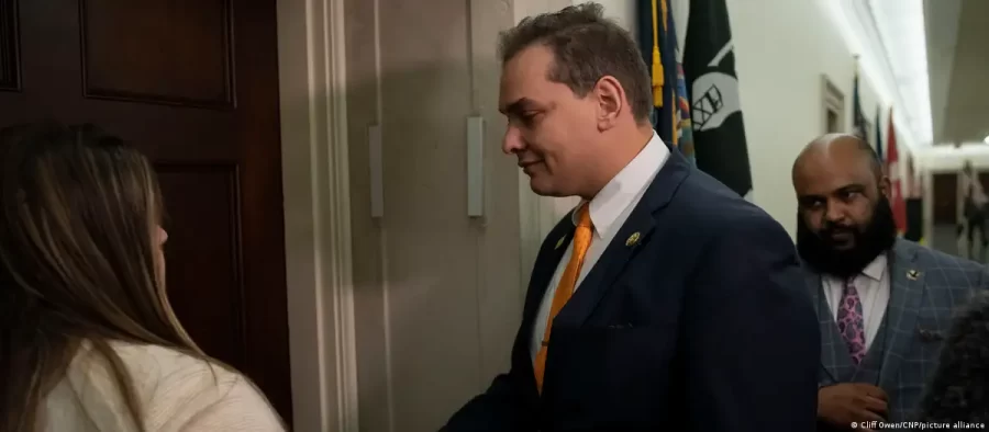 Congresso americano cassa brasileiro George Santos