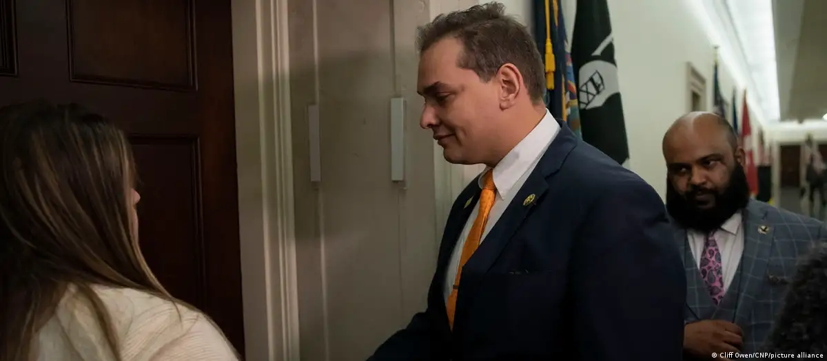 Congresso americano cassa brasileiro George Santos