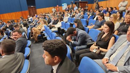 MT:   Escolhido para disputar vaga ao TJ foi flagrado rezando em votação