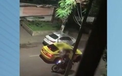 VÍTIMA DUAS VEZES: Homem mostra boletim de ocorrência para criminosos ao ser assaltado pela 2ª vez no mesmo dia