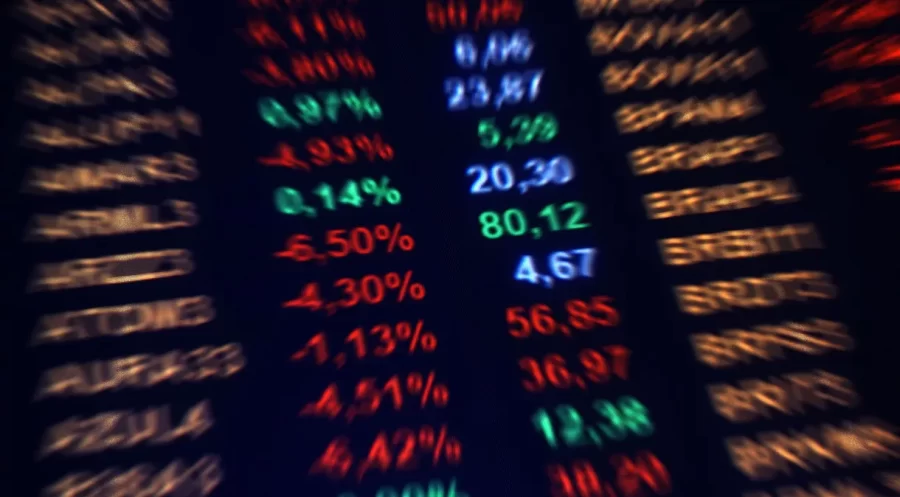 Ibovespa fecha acima de 132 mil pontos pela primeira vez na história; dólar cai