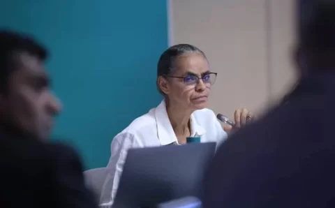 Oposição à proteção ambiental tenta silenciar Marina, dizem analistas